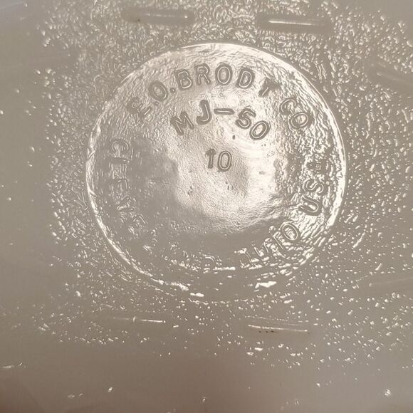 Set of 2 Vintage Milkglass Oven Wear Set - Picture 3 of 8